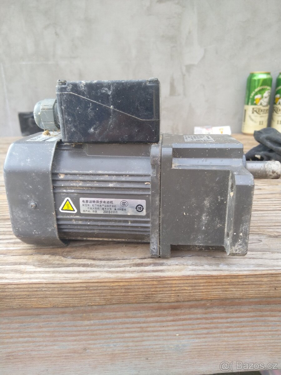 Elektromotor s převodovkou - 10
