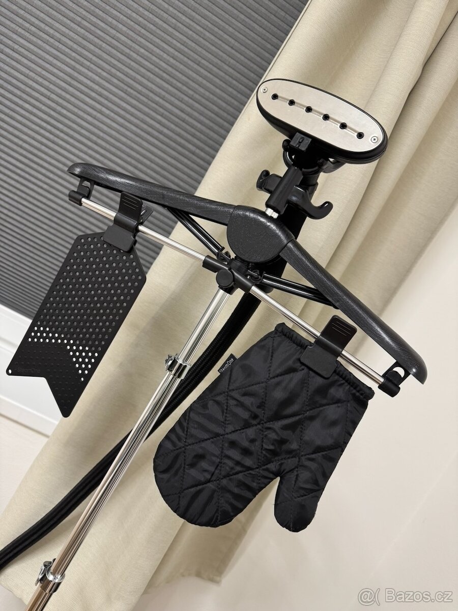 Napařovač oděvů SteamOne H18B - 10