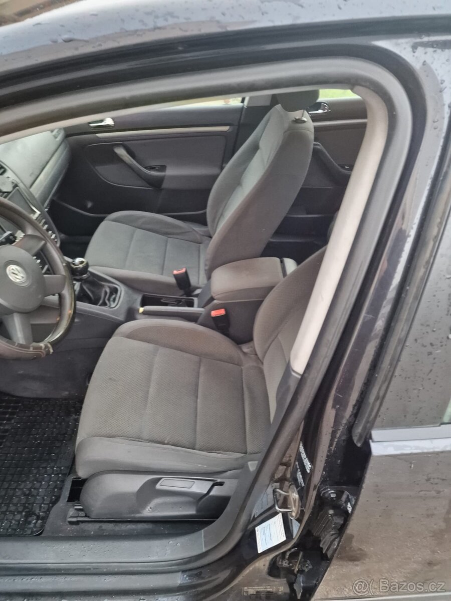 Nabízí. Vw Golf V 1,9tdi-66kw 2005 nova stk 5dv - 10