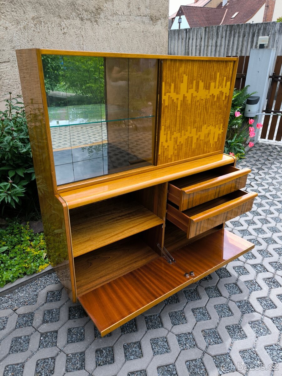 Sekretář, vitrína Jitona - Landsman a Nepožitek - 60. léta - 10