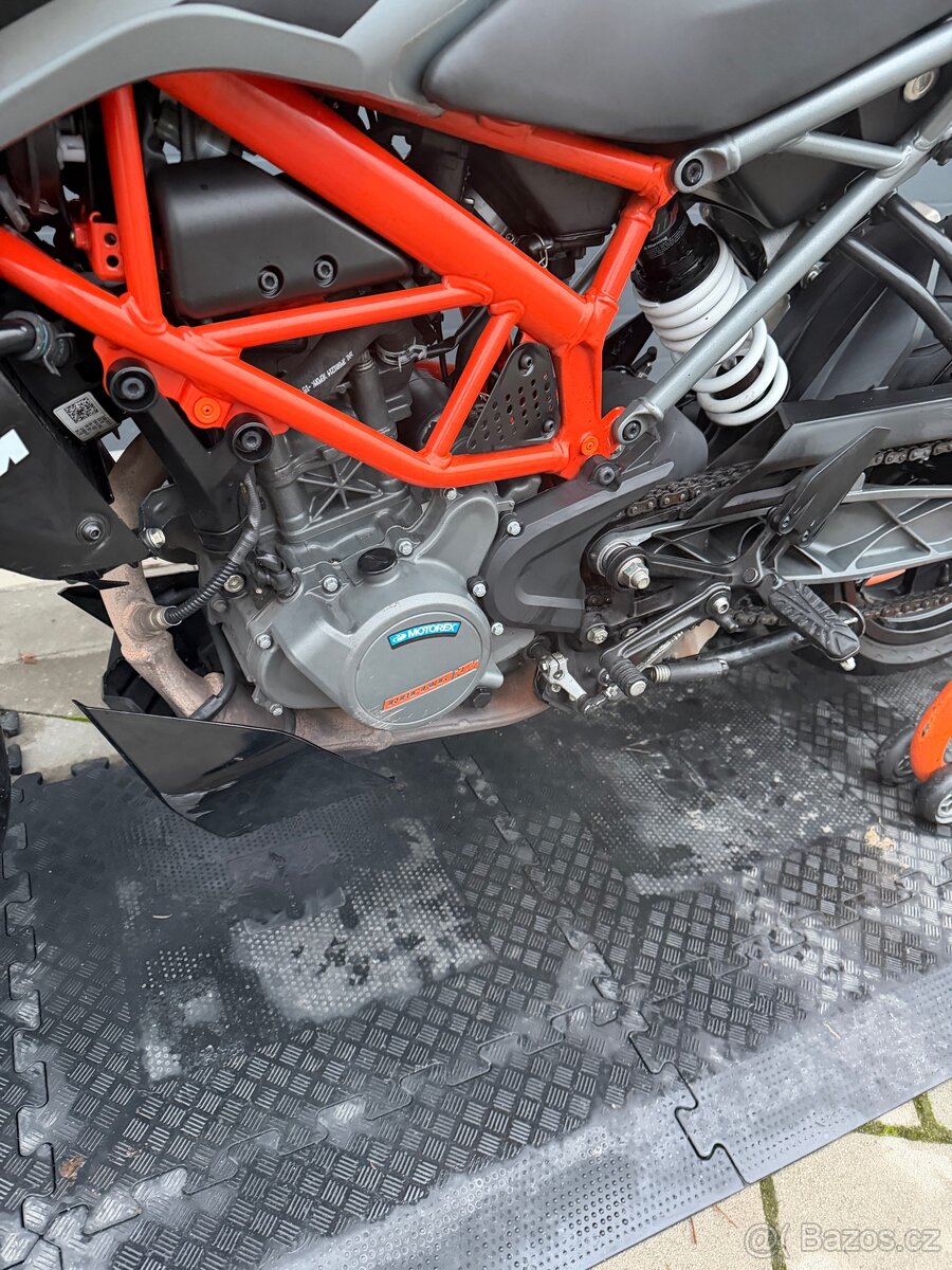 KTM Duke 125 rok 2022 - 10