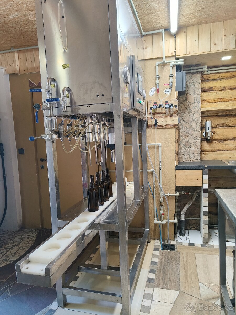 Poloautomatická stáčecí a zátkovací linka na lahve - 10