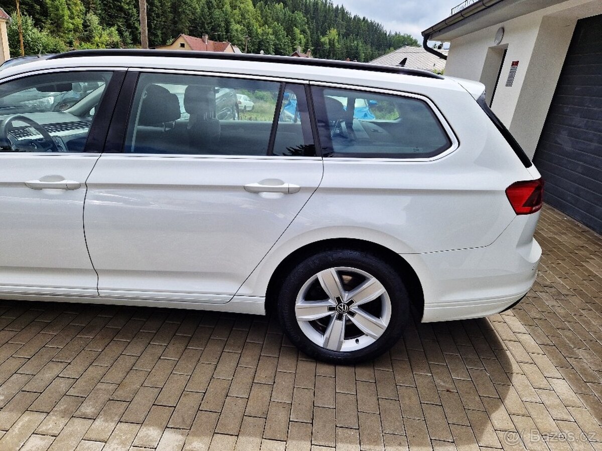 VW Passat Business, 2.0 TDi (140 kW), 129 tis. km, LED,tažné - 10