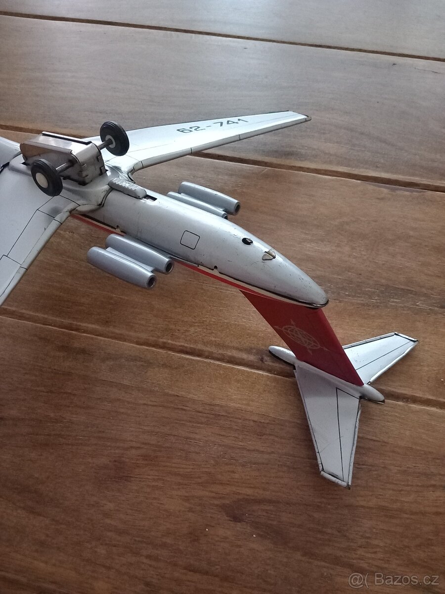 Staré plechové letadlo na setrvačník - 10