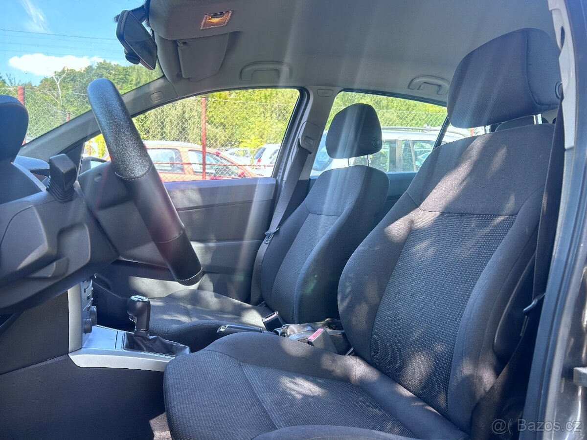 Opel Astra H 1,4 16V, BOURANÉ - náhradní díly - 10