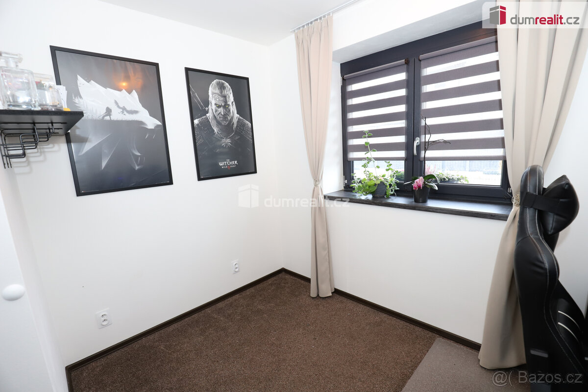 Krásný dokončený zkolaudovaný rodinný dům 5+kk se zahradou v - 10