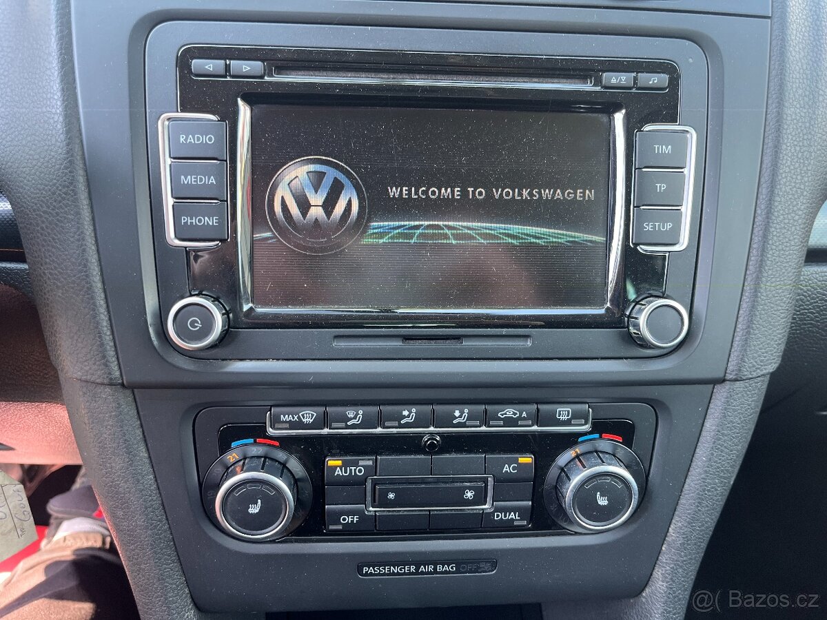 VW Golf 1.6 MPi Senzory, ALU, Výhřev Sedadel - 10