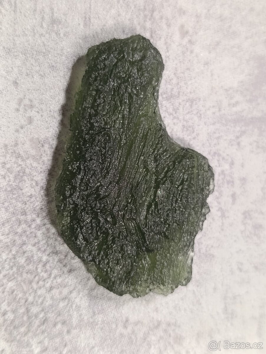 Krásný velký Vltavín z Chlumu, těžký14,36 gramu, ve stojánku - 10