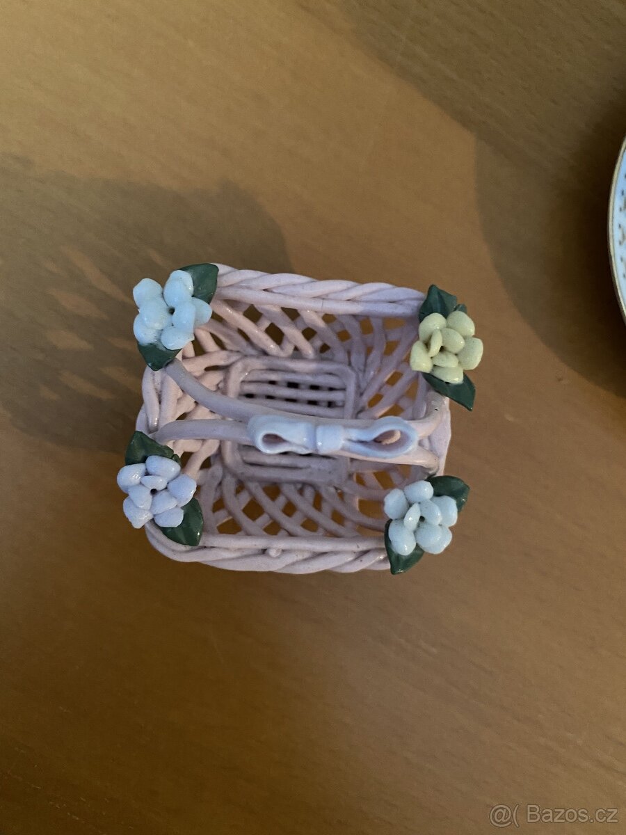 Malé porcelánové hrníčky s talířky - 10