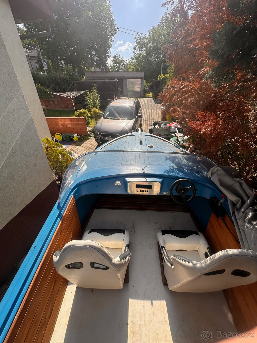 Motorový člun 5,5 metrů - 10