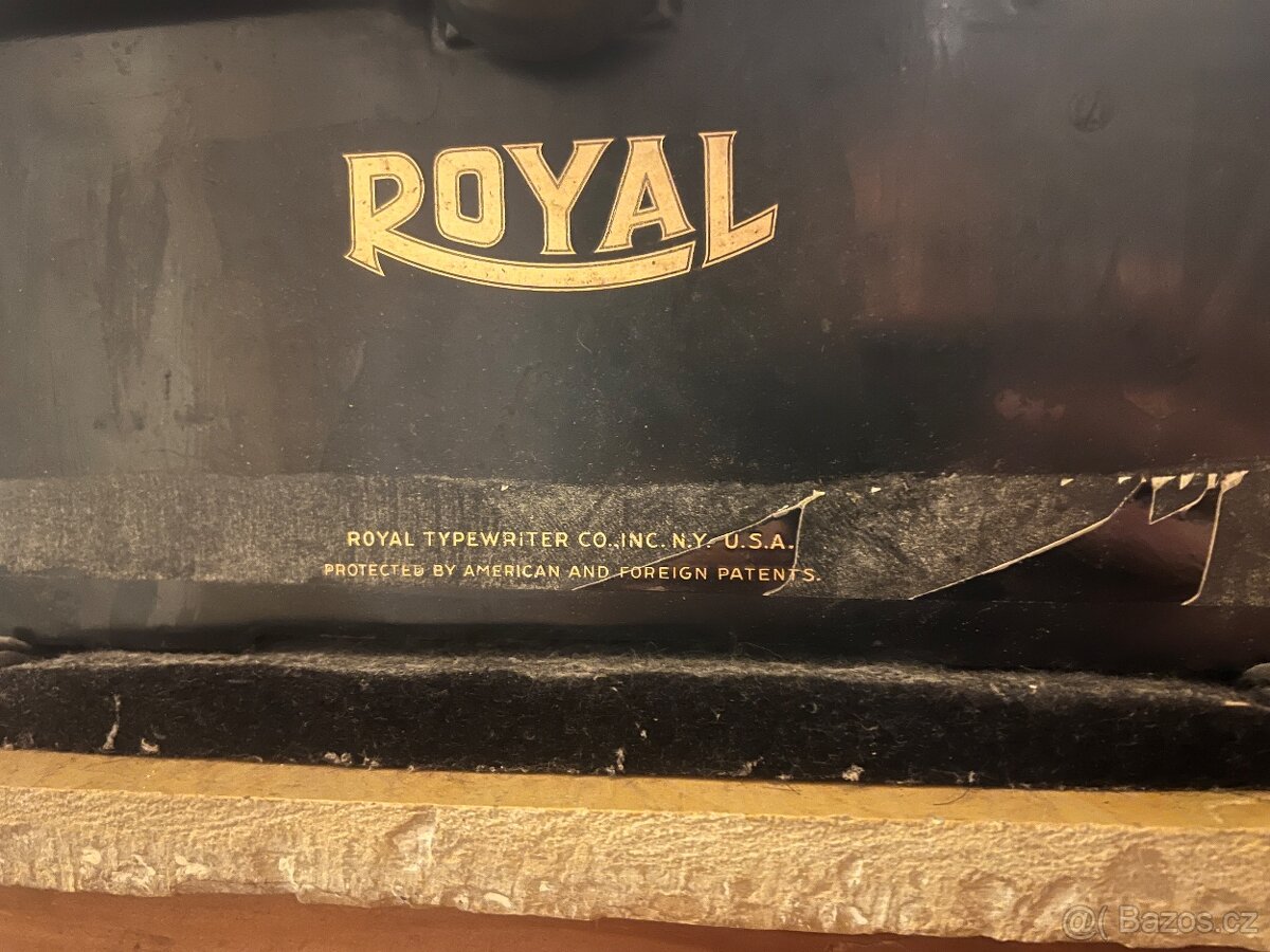 Skříňka pod psací stroj a psací stroj - 10