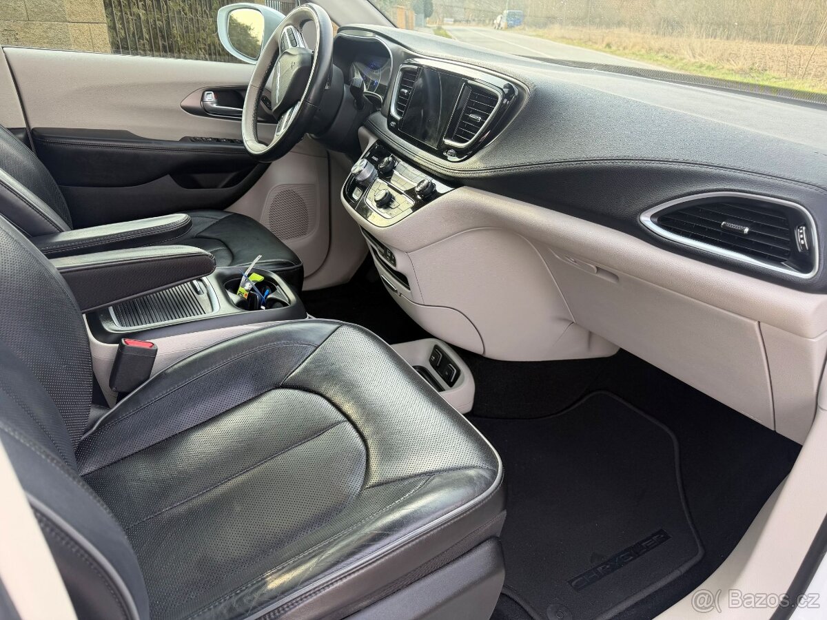 Chrysler Pacifica 3,6 RU Panorama Limited 2018 DPH - 10