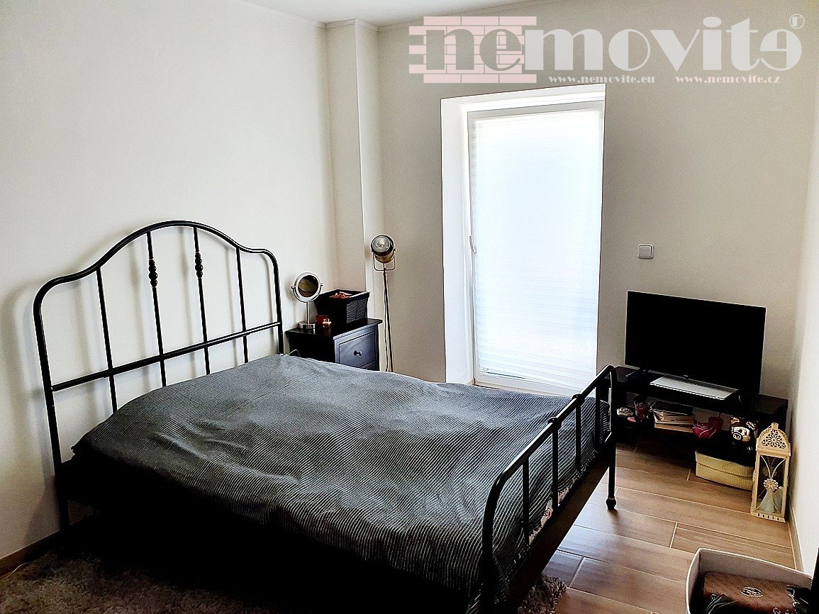 Exkluzivně nabízíme na prodej rodinný dům s dvěma bytovými j - 10