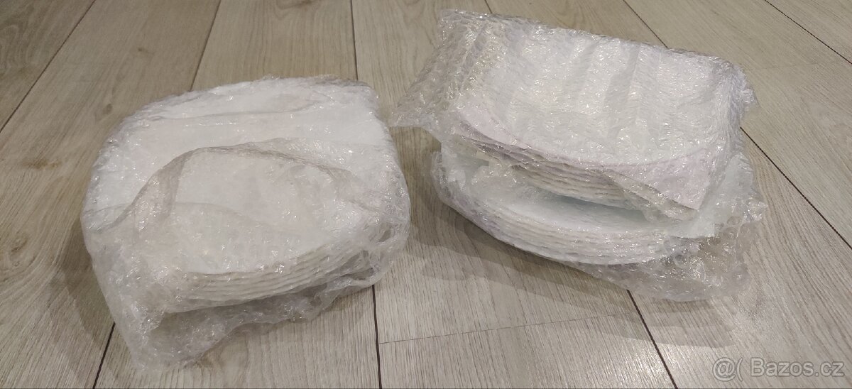 Sada bílých talířů - 10