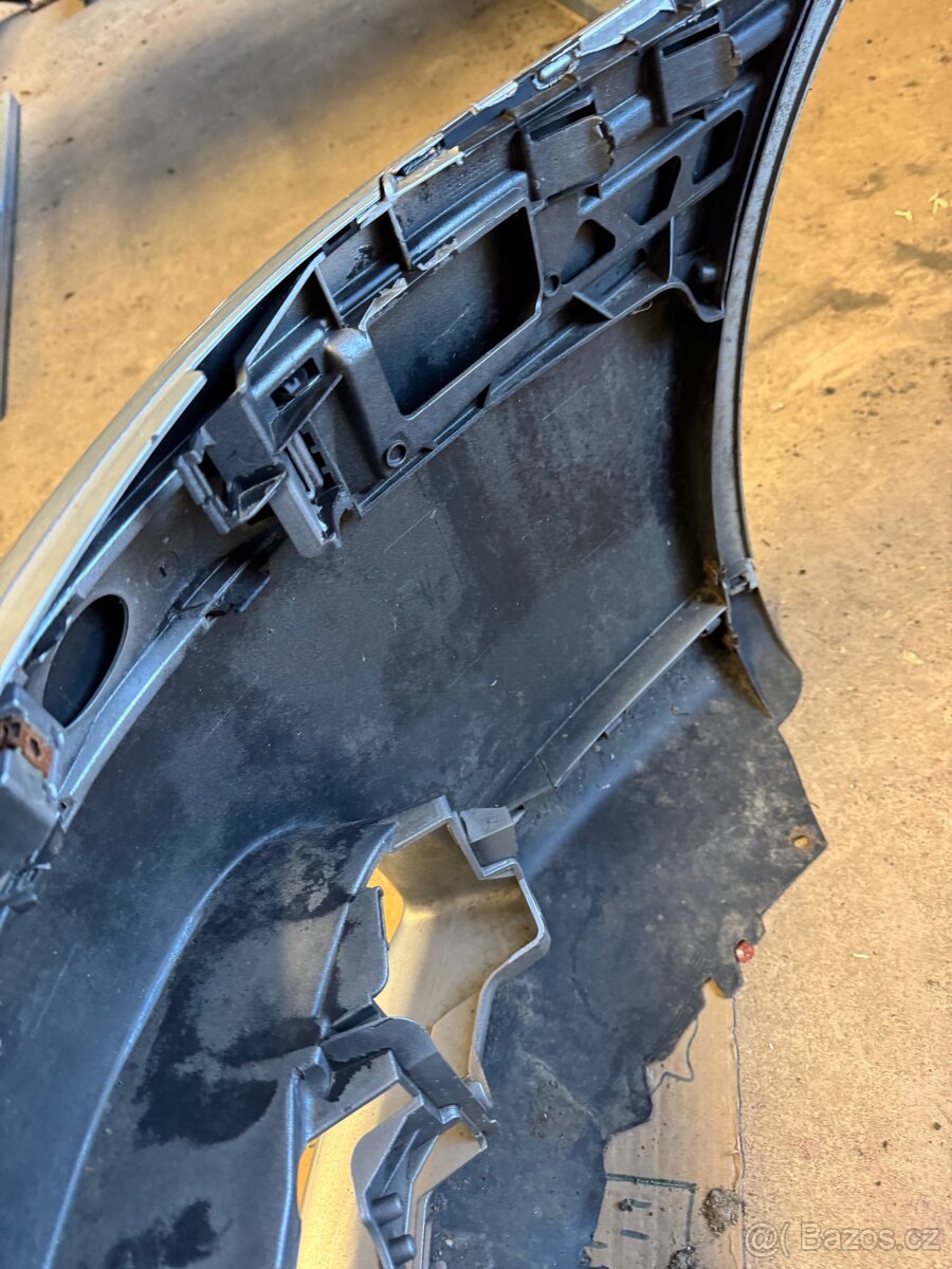 VW Golf 5, přední nárazník - 10