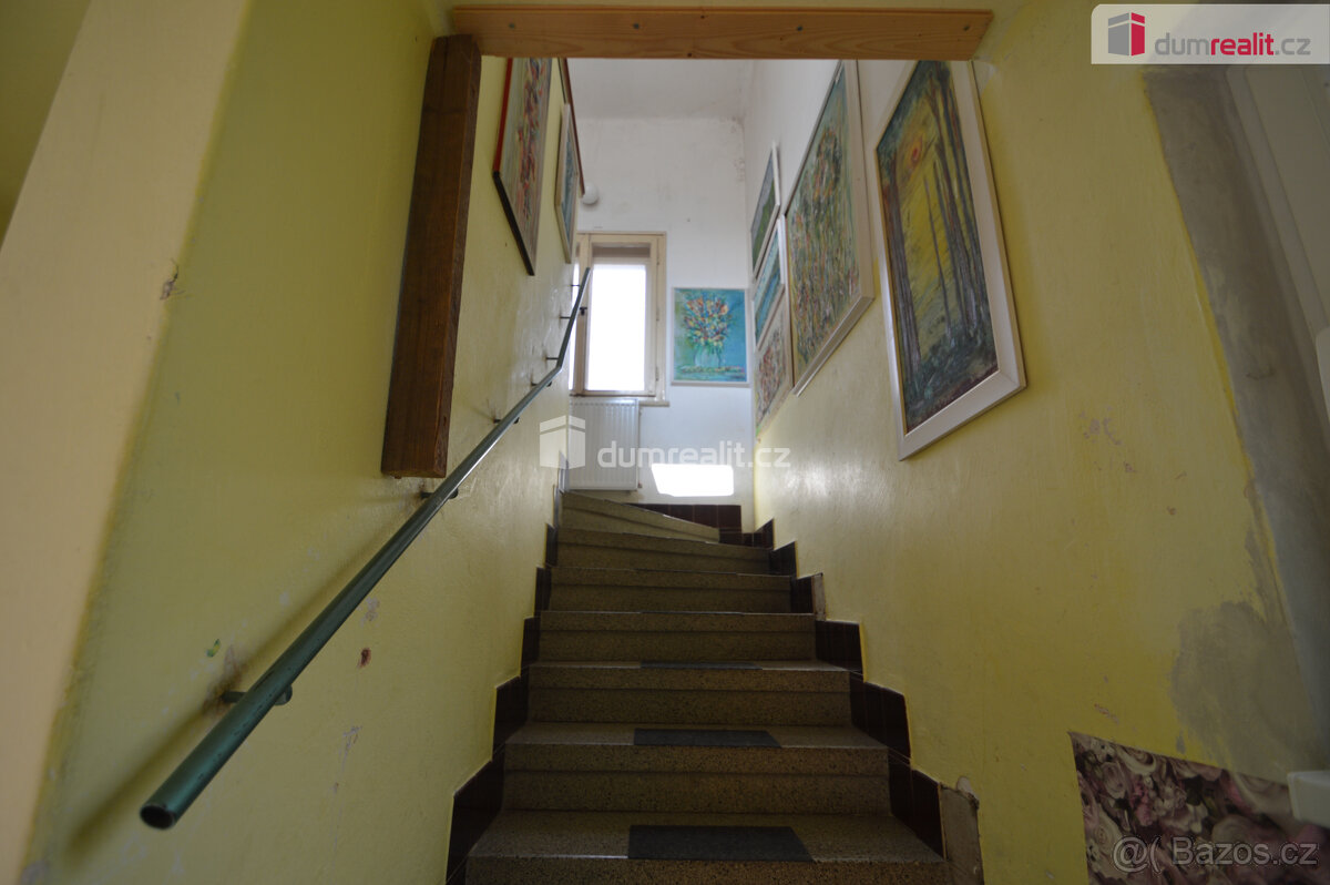 Prodej  P5 Lochkov 2 rodinné domy 320m2 pozemek 974m2 - 10