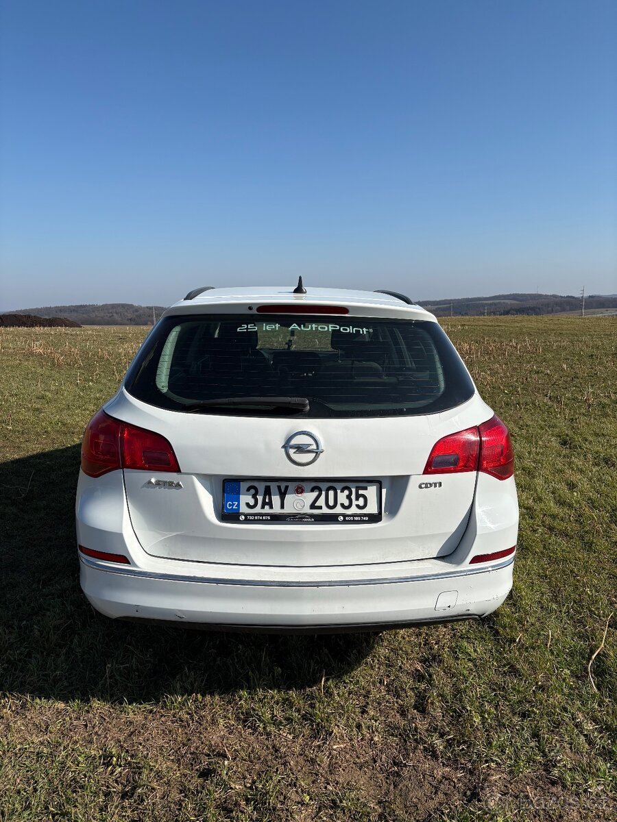 Prodám Opel Astra r.v. 2014 - 10