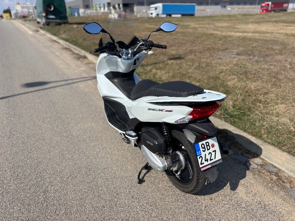 Prodám Honda PCX 150, r.v. 2016 - 10