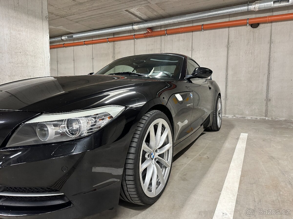 BMW Z4 sDrive 23i E89, schwarz metallic + hnědá kůže, výbava - 10
