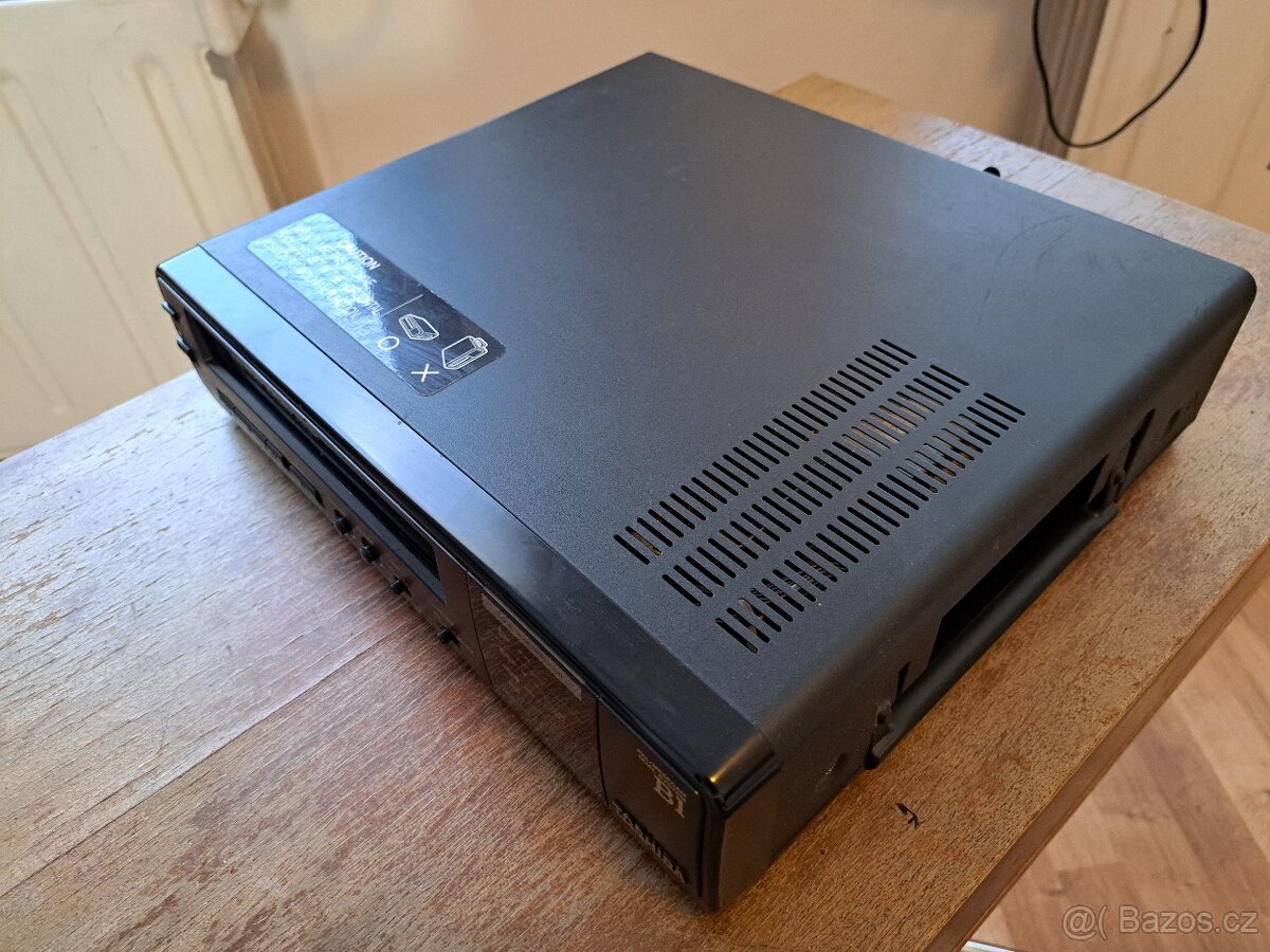 Toshiba po generálce + hromada kazet + DO - 10