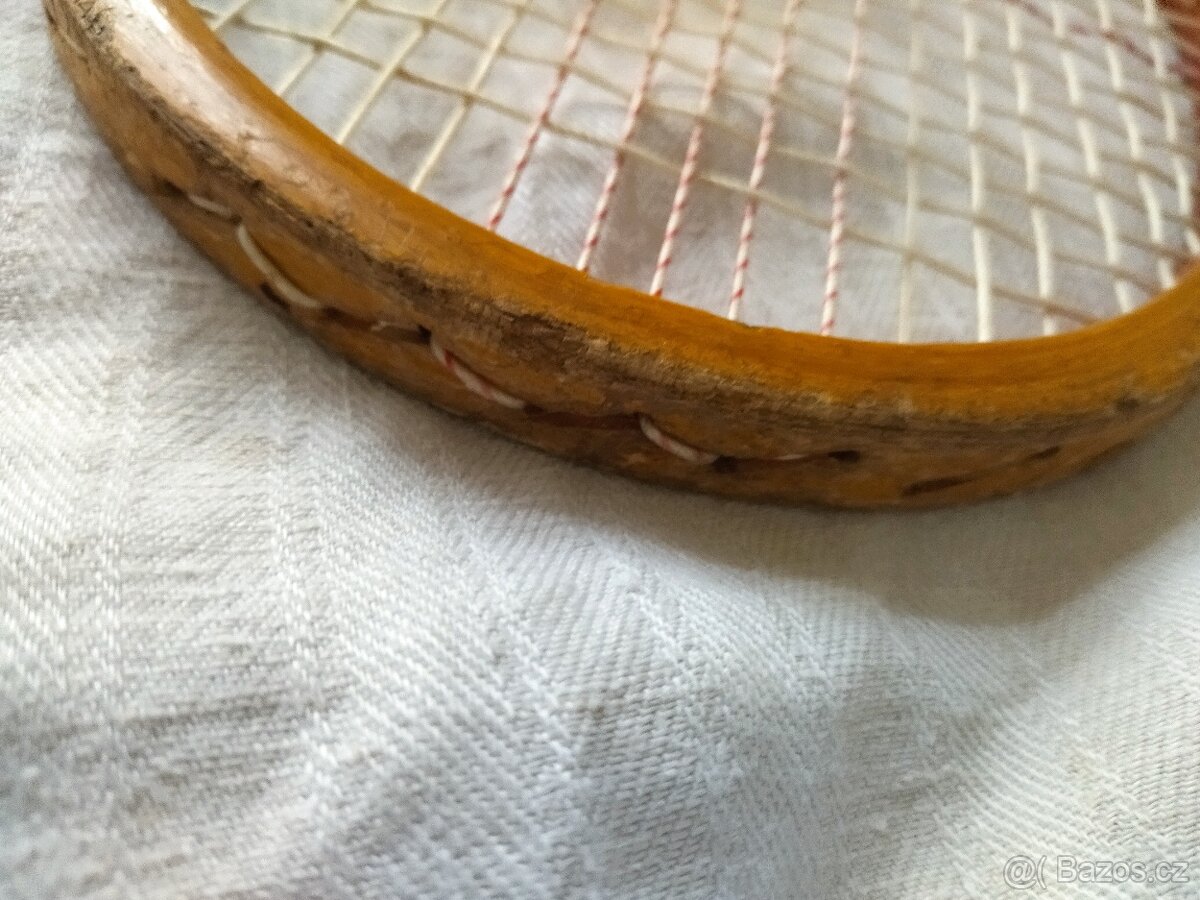 Stará dřevěná tenisová raketa Artis Special Model - 10