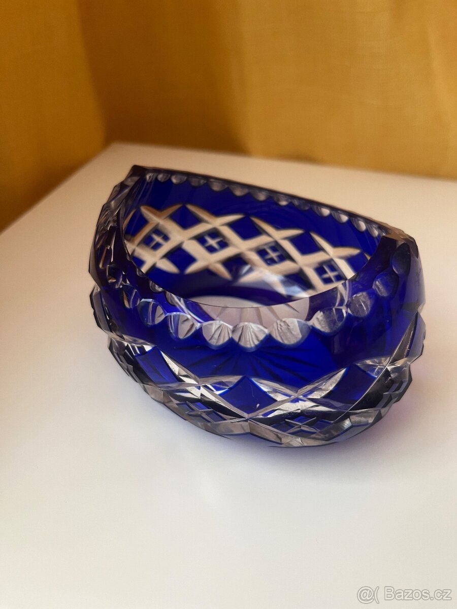 Broušená kobaltově modrá miska - 10