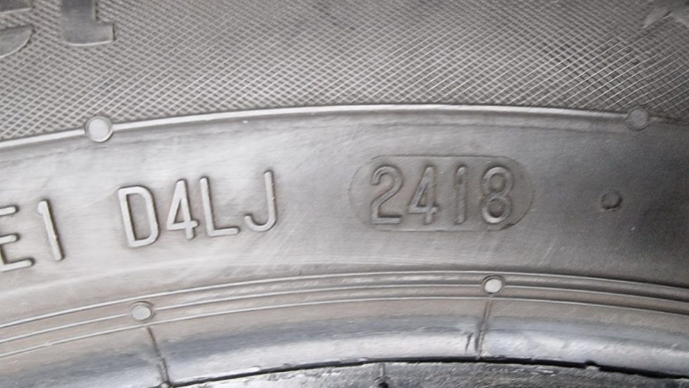 Zimní pneu 205/55/17 Continental - 10