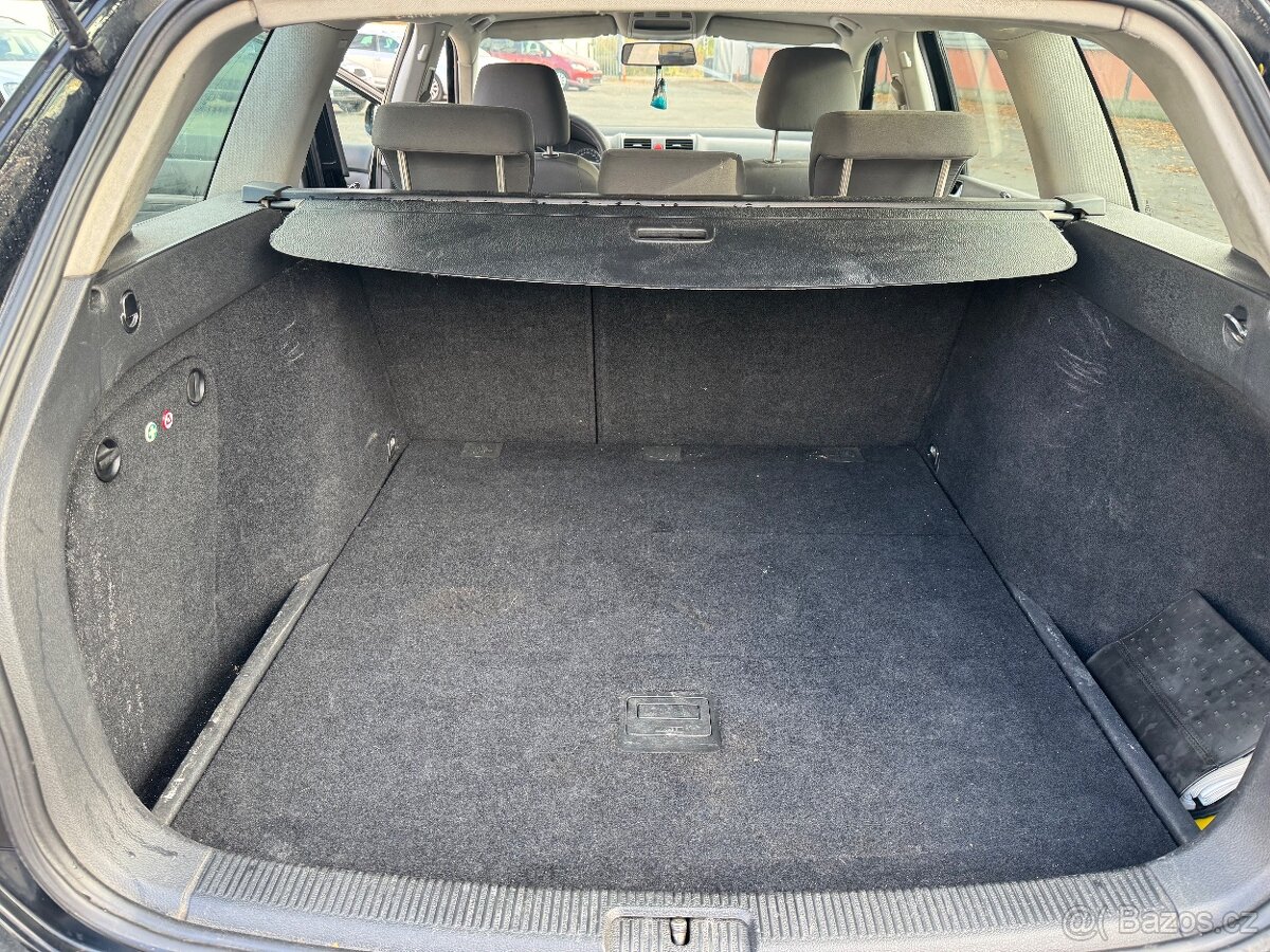 Volkswagen Golf V 1.9 TDi COMBI MODEL 2008 MOŽNO NA SPLÁTKY - 10