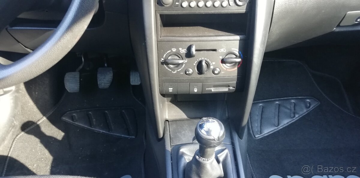Peugeot 207 1.4 16V - 10