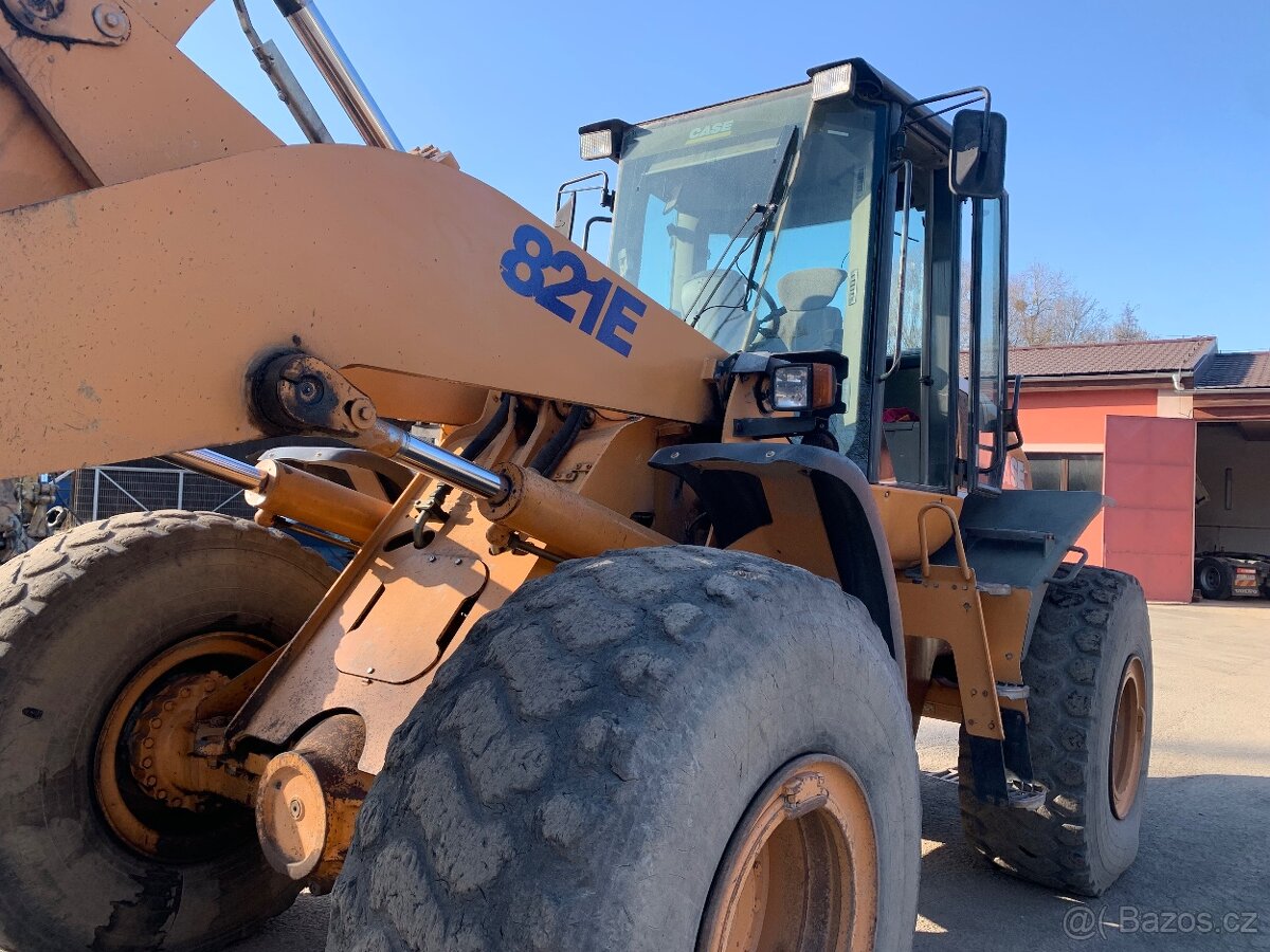 Nakladač Case 821 E - 10