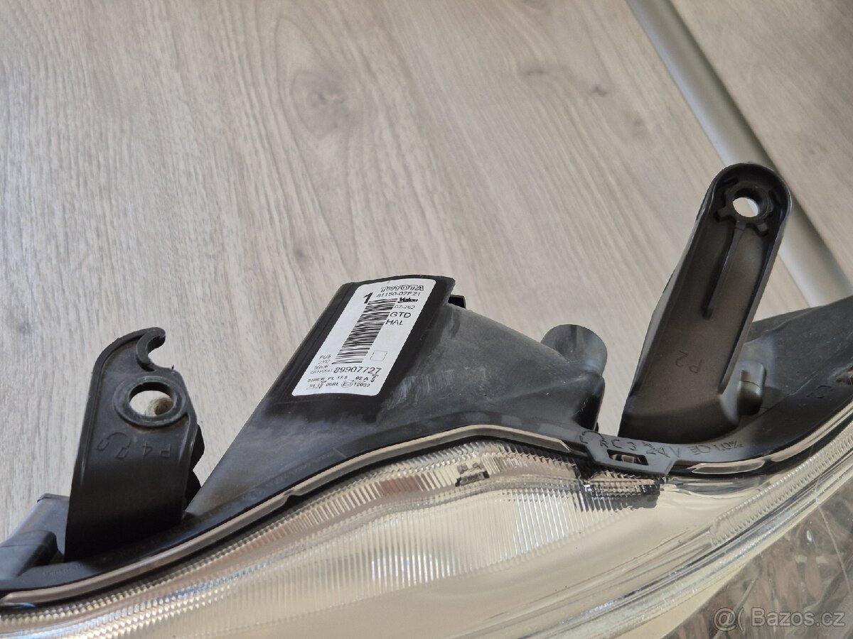 Přední světla Toyota Auris E18 - 10