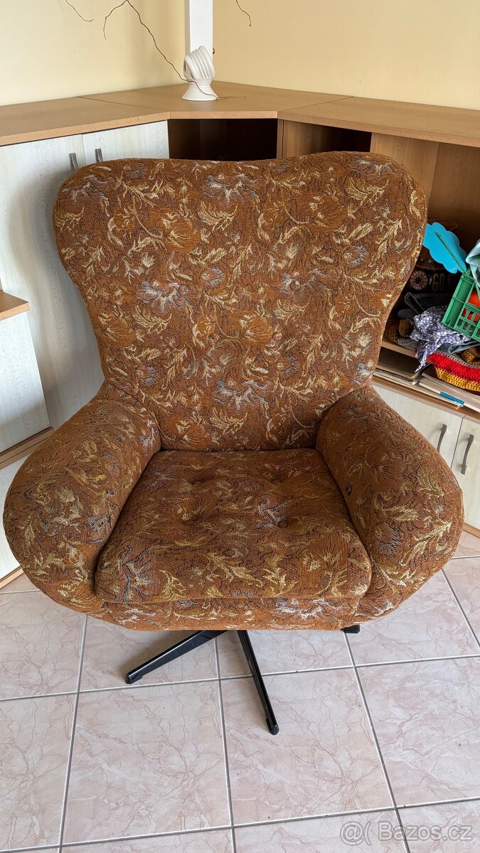 STARÝ NÁBYTEK , KŘESLA, ROZKLÁDACÍ GAUČ, - 10