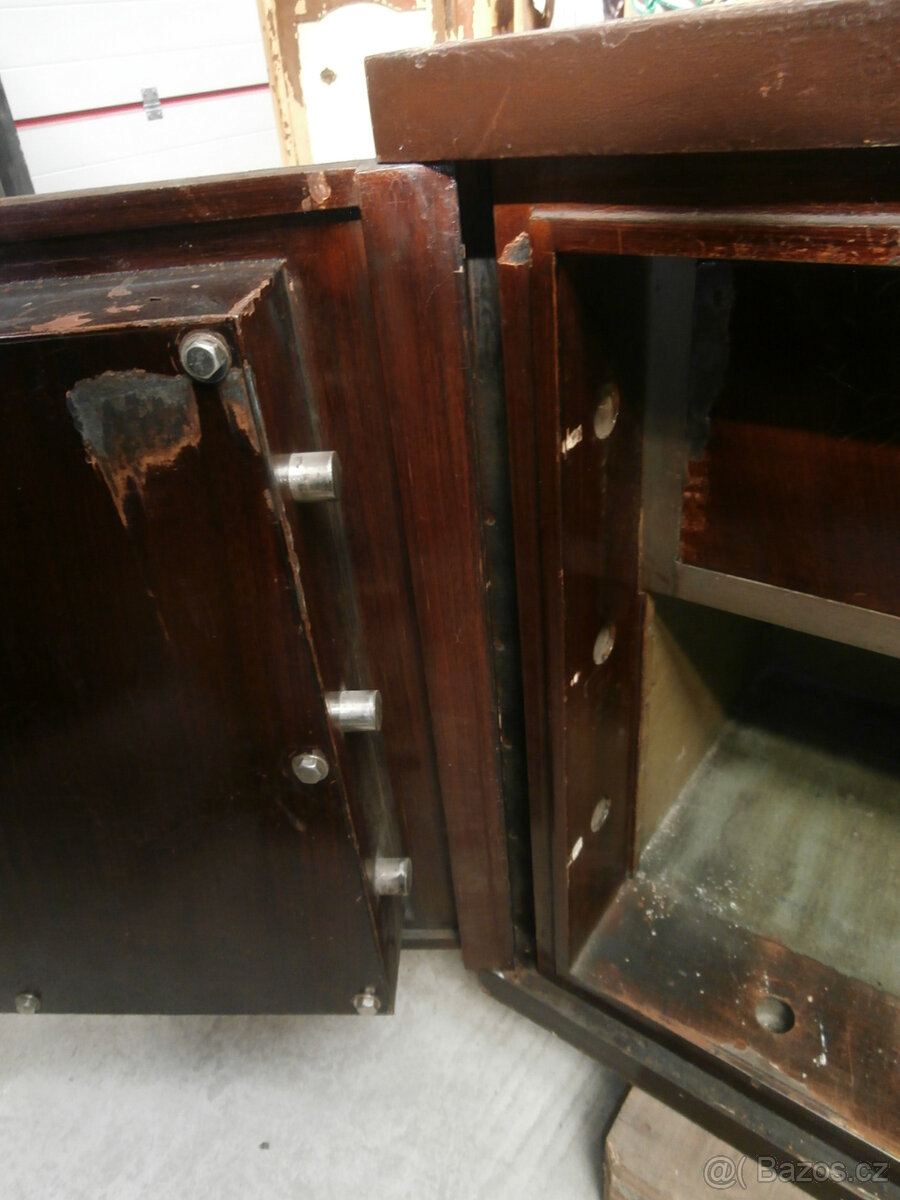 Trezor starý železobetonový zlatnický pult za 11.000 kč - 10