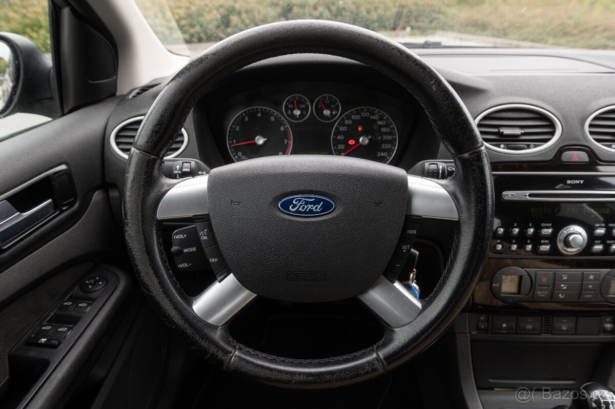 FORD FOCUS Ghia 1.6 85kw NOVÁ STK - 10