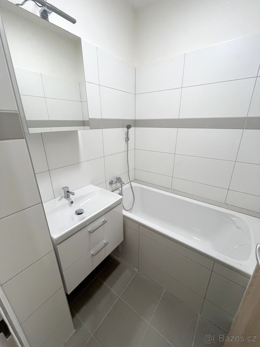 Pronájem byt 3+1/B, 74,5 m2, Louny, ul. Pražská, 3.NP, cihla - 10