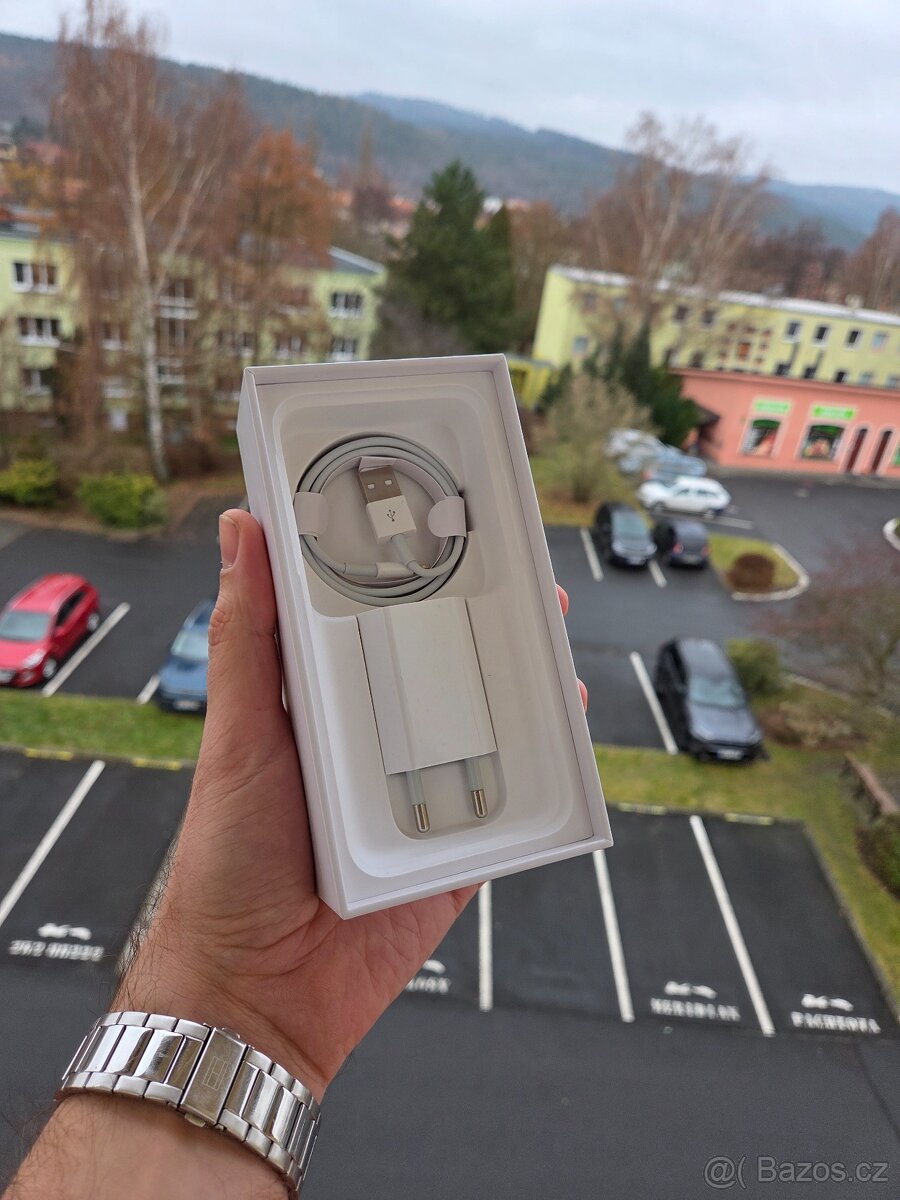 Apple iPhone 8 64GB White - baterie 100% - 10