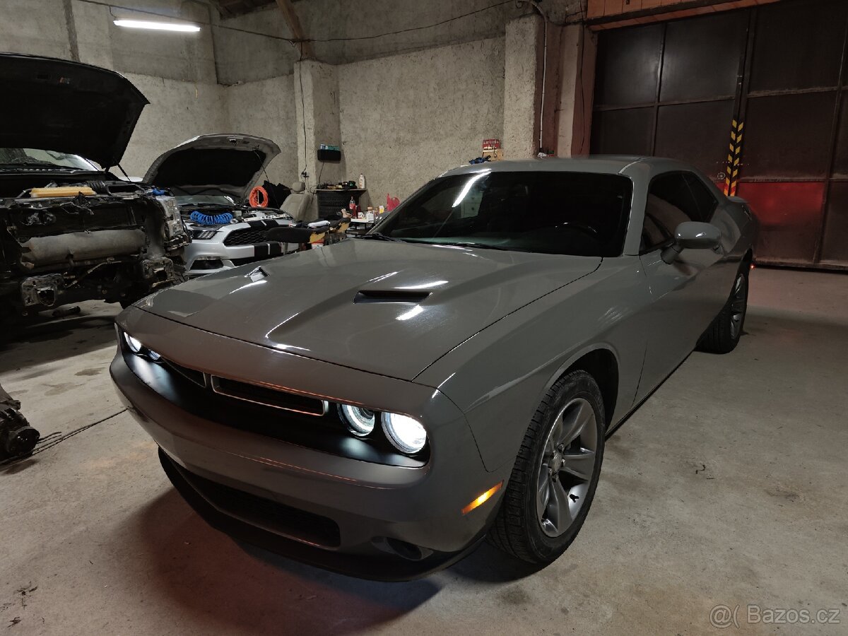 Dodge Challenger - 10