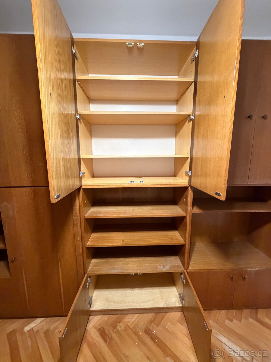 Starší obývací stěna - 10