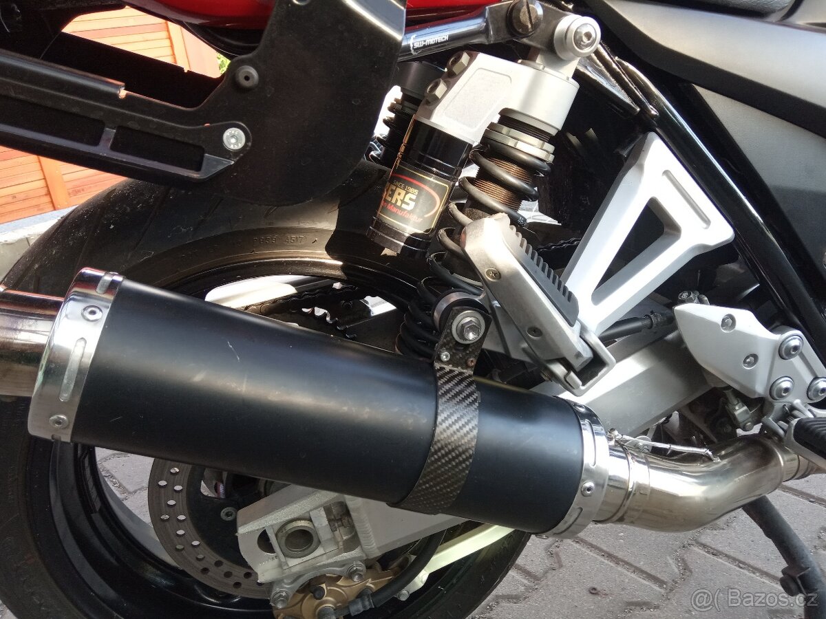 Suzuki GSX 1400 - 10