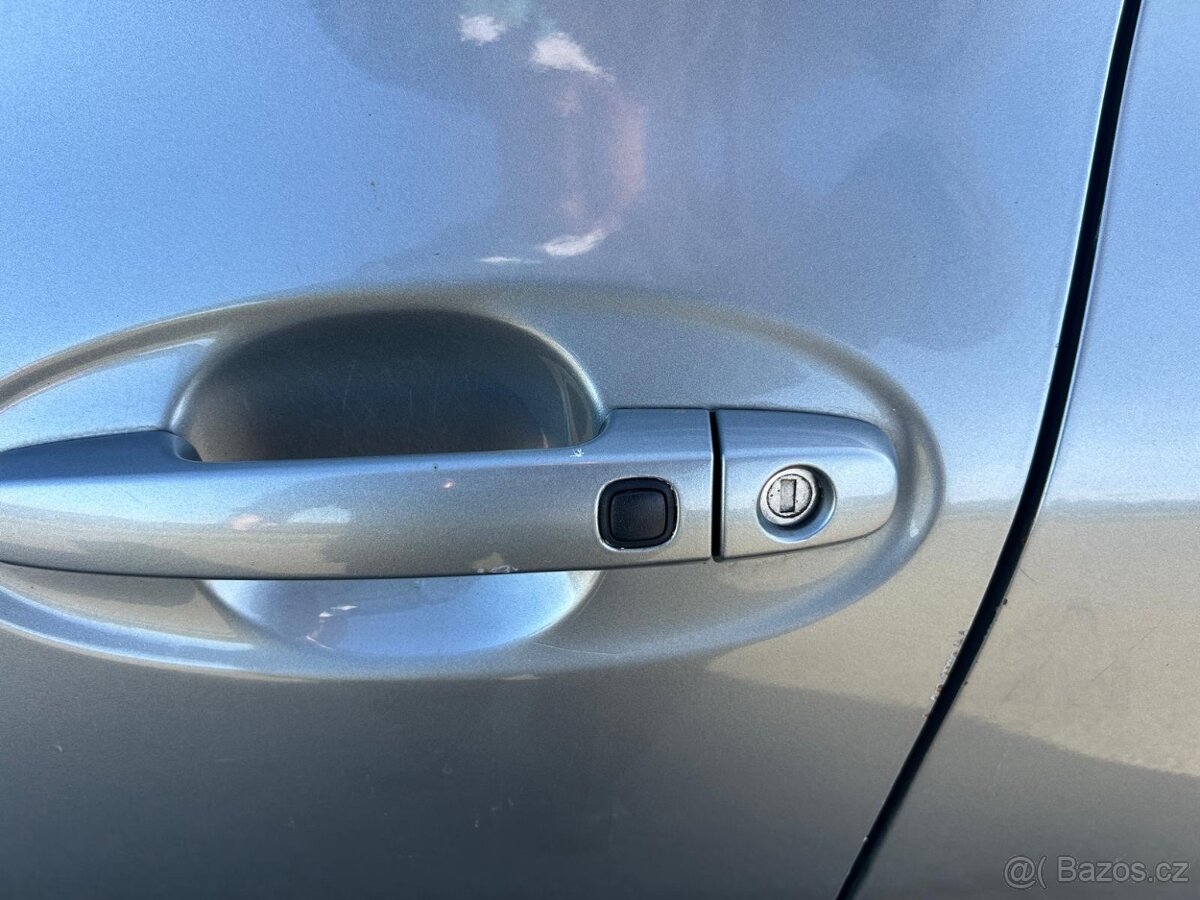 Toyota Yaris 1.4 D-4D 66 KW r.v.2006 automat - 10