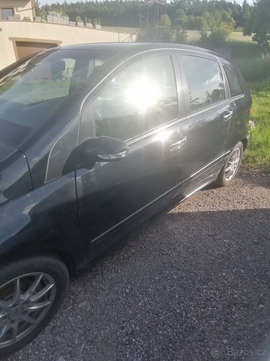 Mercedes B 190 - 10