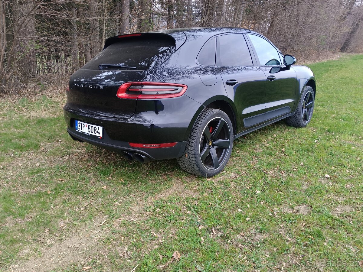 Porsche Makan - 10