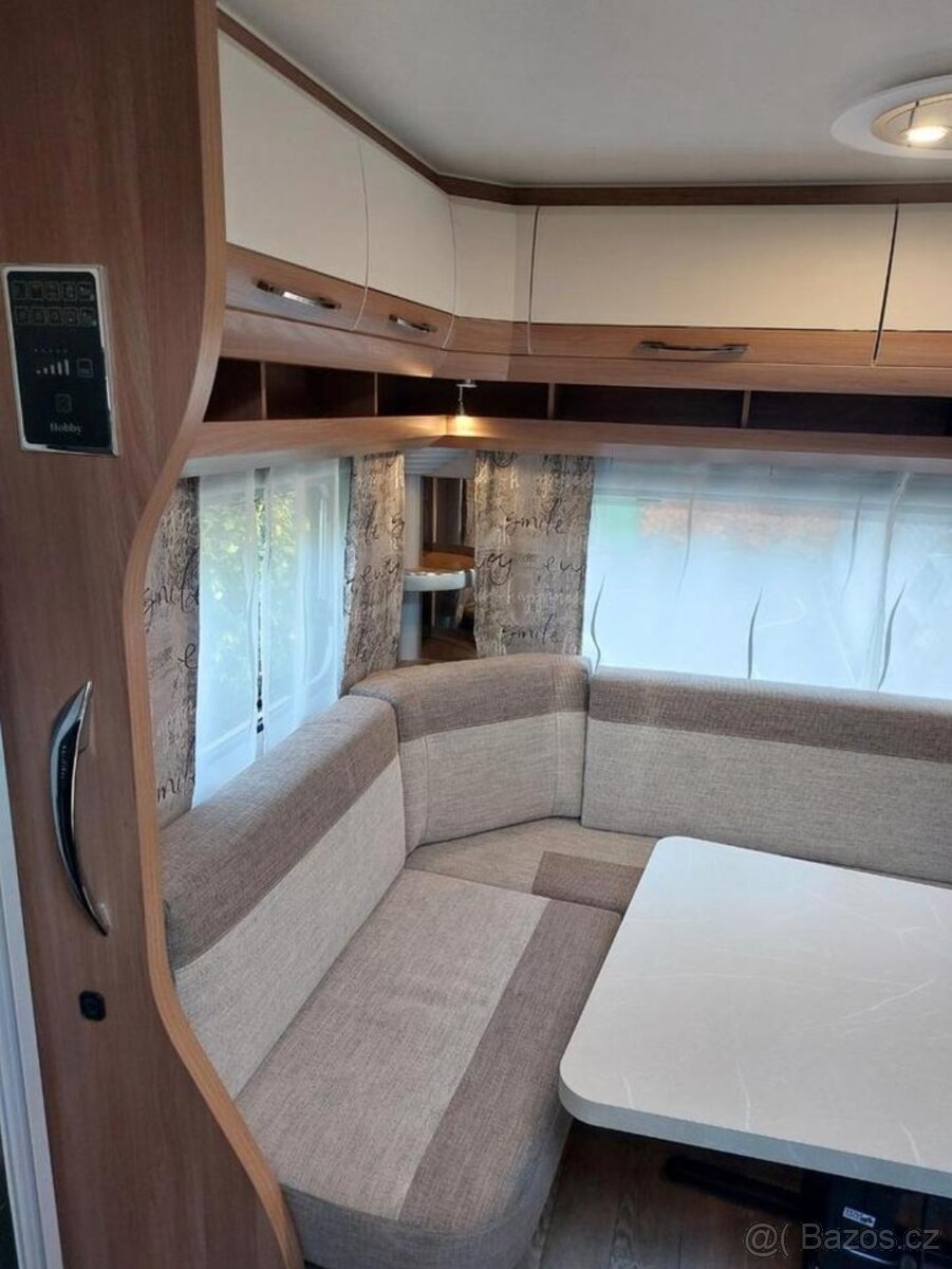 Prodám karavan Hobby 460 ufe, r.v.2020 + předstan + markýza. - 10