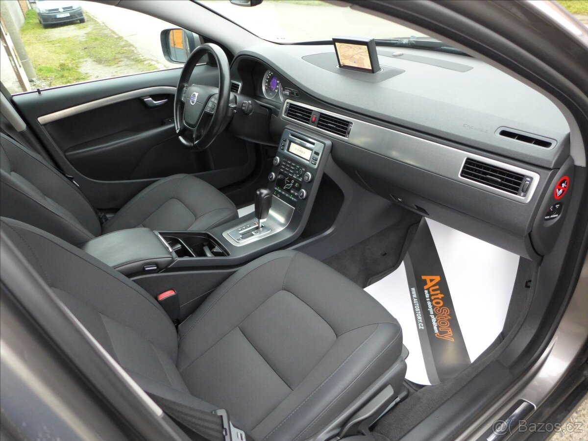 Volvo XC70 2,4 D 4X4, PLNÝ SERVIS, TOP - 10