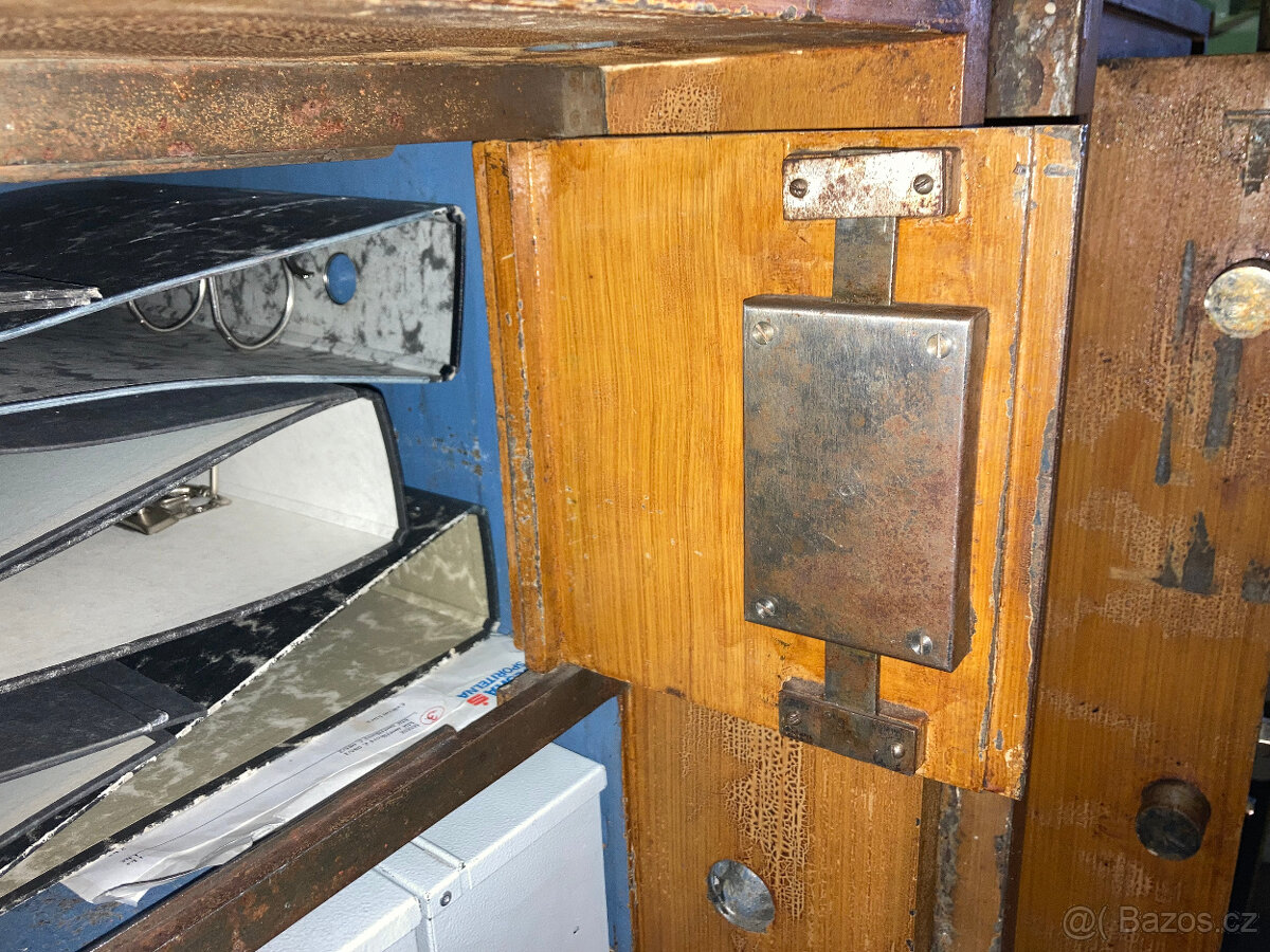 Trezor železobetonový starý v bankovní kvalitě za 9.000 kč - 10