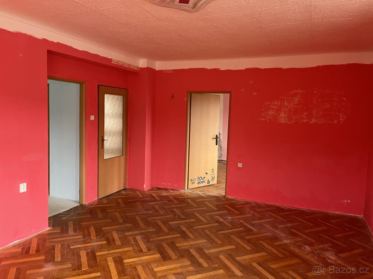 Prodej RD dvě bytové jednotky 3+1 s garáží a sklepem v Potšt - 10