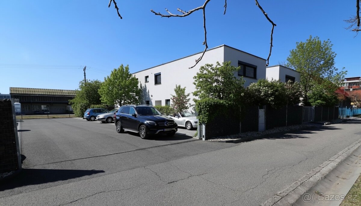 Pronájem byt 3+KK se zahrádkou, Zlín – Prštné - 10