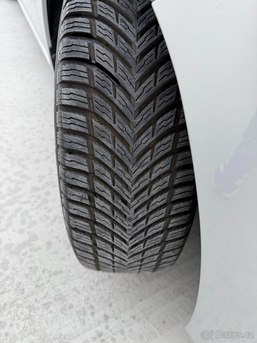 Hyundai i30 1.6 CRDi/81kW Trikolor - 10