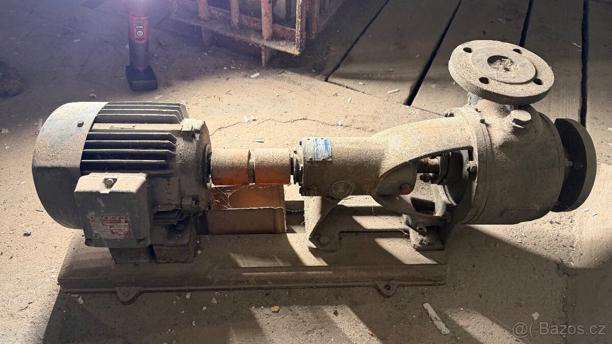 ELEKTROMOTOR S ČERPADLEM - 10