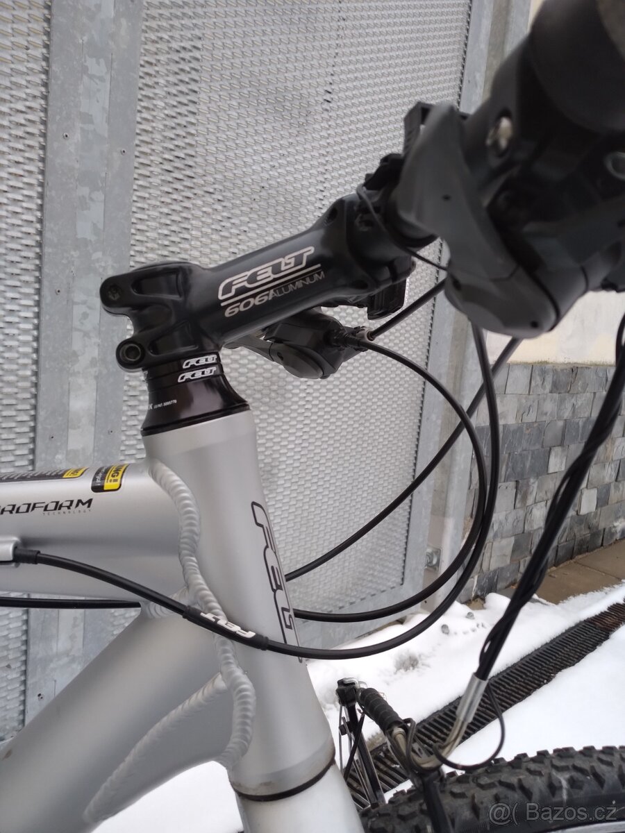 Felt pánské crosové kolo velikost L - 10